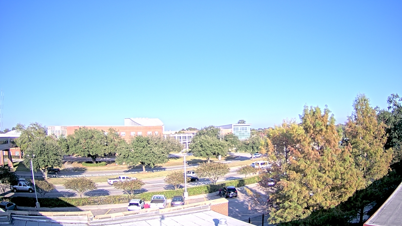 Thumbnail for current weather camera view from Chalmette HS in Chalmette, Louisiana