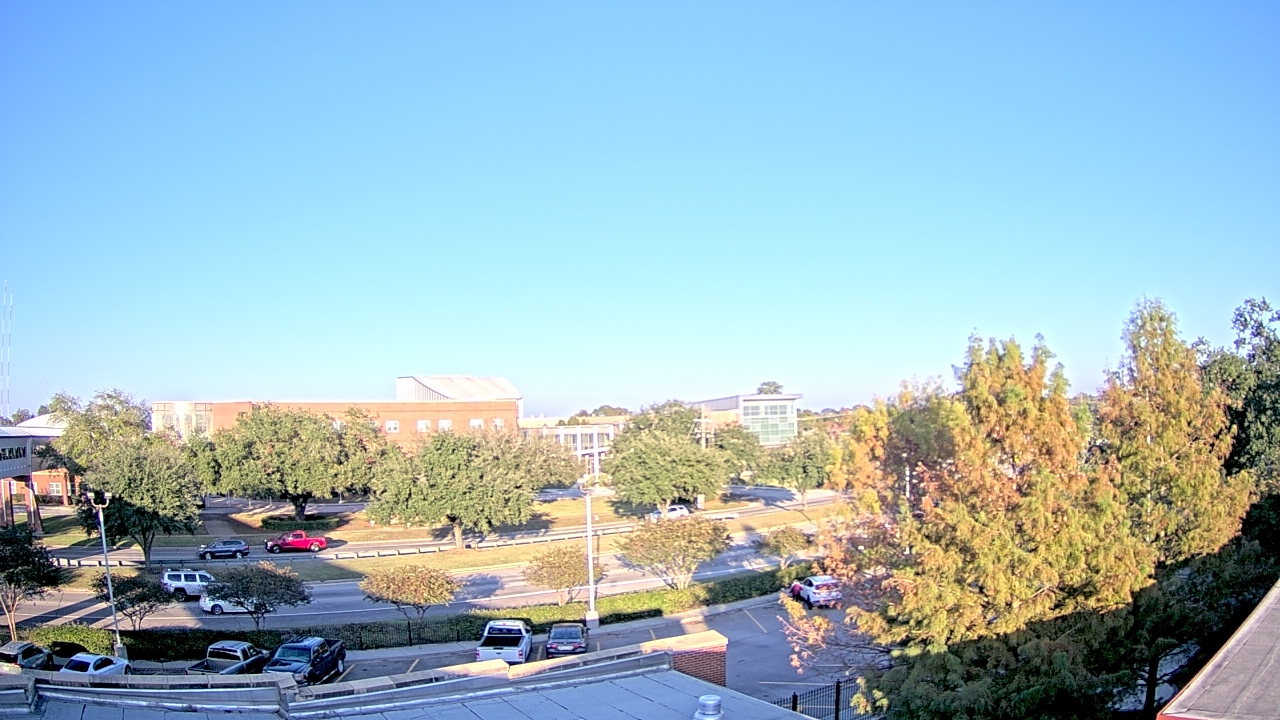 Thumbnail for current weather camera view from Chalmette HS in Chalmette, Louisiana