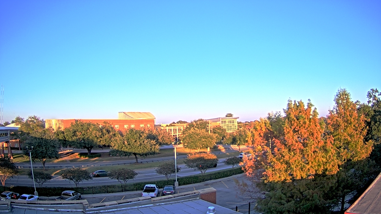 Thumbnail for current weather camera view from Chalmette HS in Chalmette, Louisiana