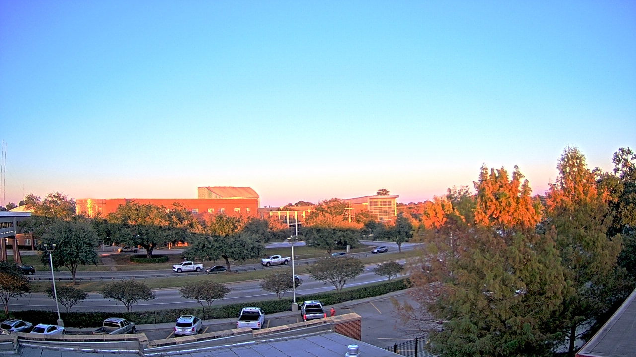 Thumbnail for current weather camera view from Chalmette HS in Chalmette, Louisiana