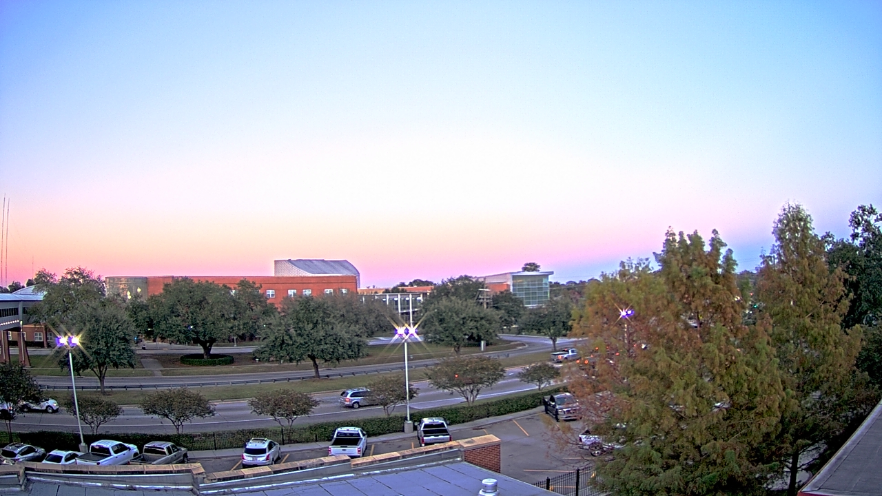 Thumbnail for current weather camera view from Chalmette HS in Chalmette, Louisiana