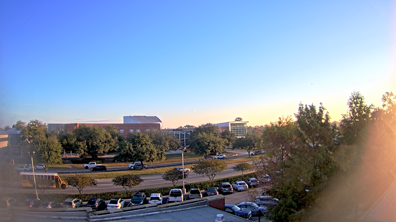 Thumbnail for current weather camera view from Chalmette HS in Chalmette, Louisiana