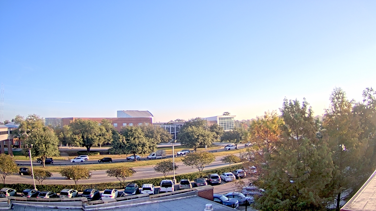 Thumbnail for current weather camera view from Chalmette HS in Chalmette, Louisiana