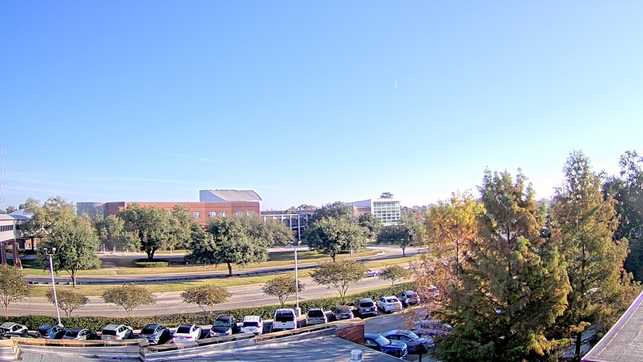Thumbnail for current weather camera view from Chalmette HS in Chalmette, Louisiana