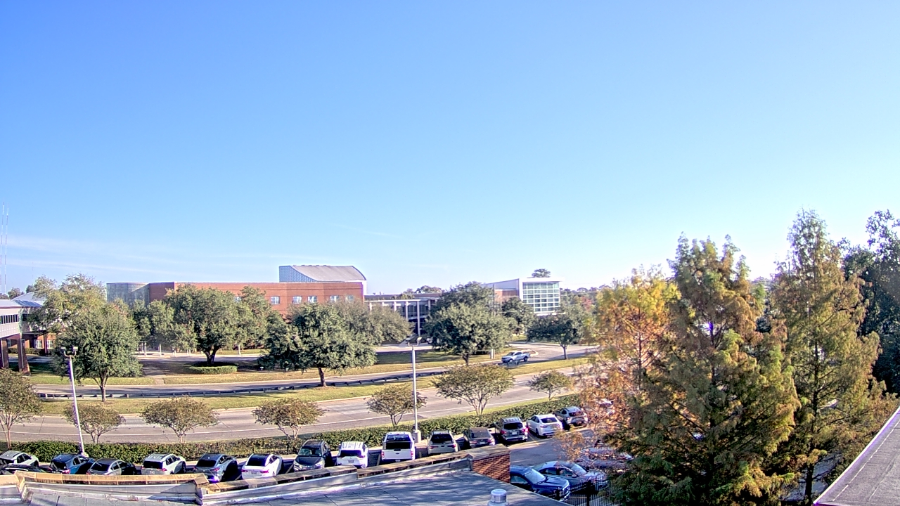 Thumbnail for current weather camera view from Chalmette HS in Chalmette, Louisiana