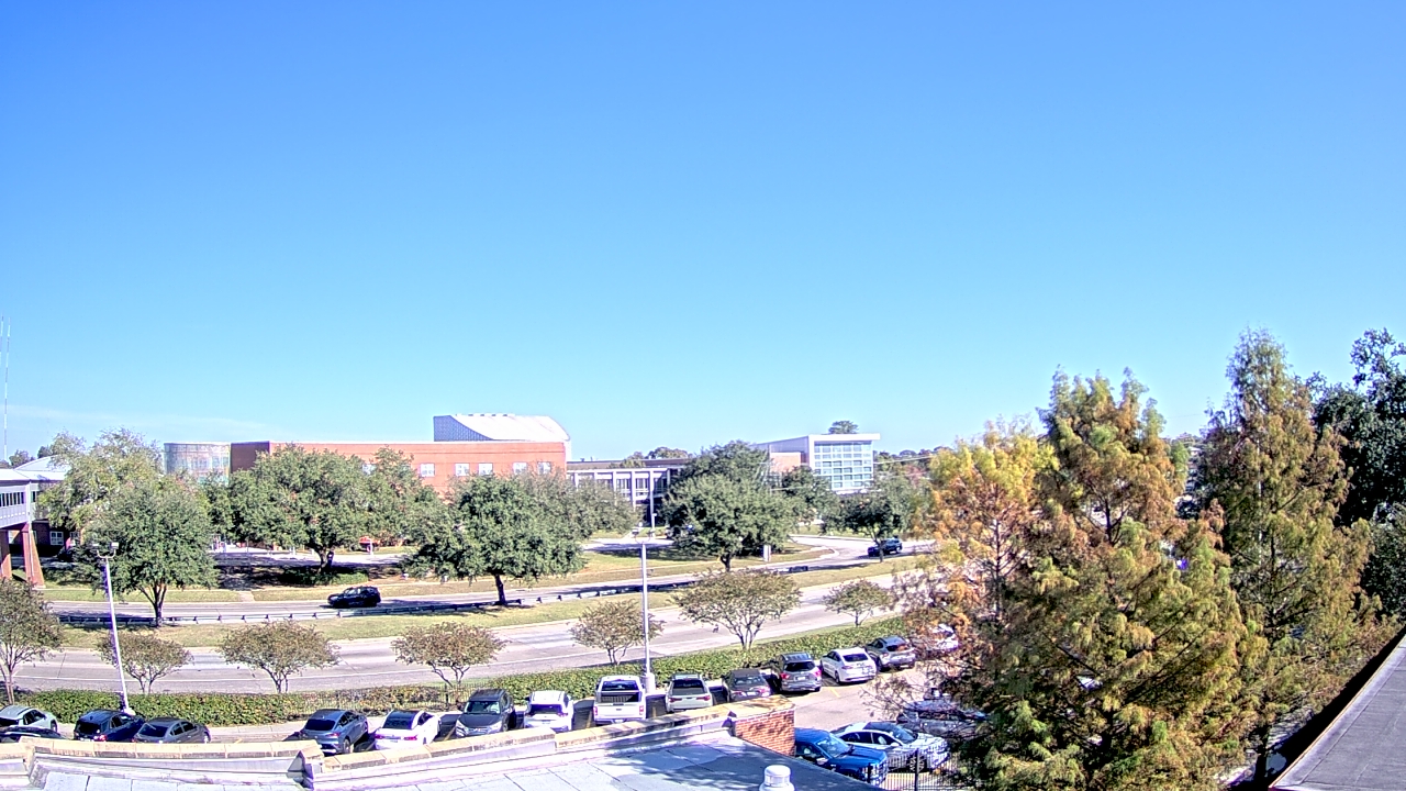 Thumbnail for current weather camera view from Chalmette HS in Chalmette, Louisiana