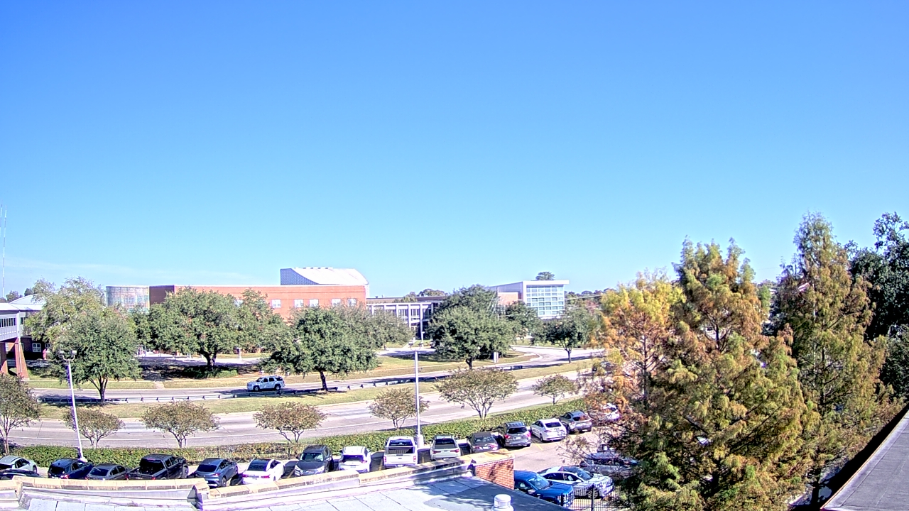 Thumbnail for current weather camera view from Chalmette HS in Chalmette, Louisiana