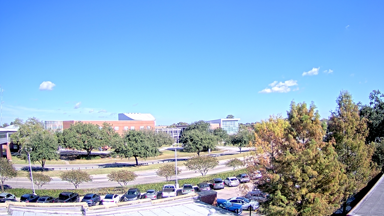 Thumbnail for current weather camera view from Chalmette HS in Chalmette, Louisiana