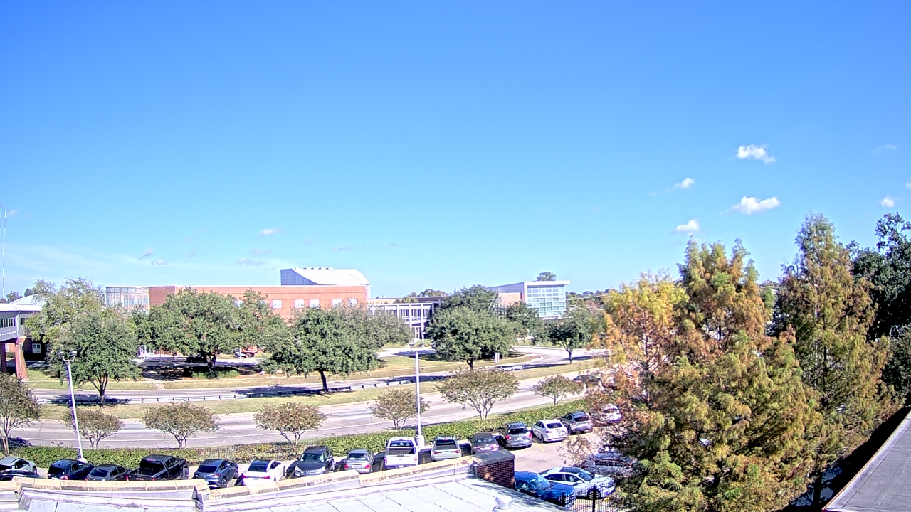Thumbnail for current weather camera view from Chalmette HS in Chalmette, Louisiana