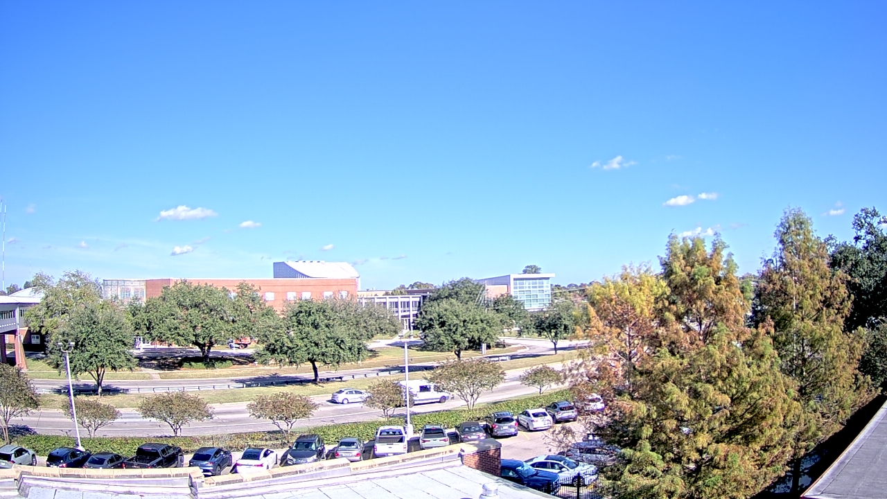 Thumbnail for current weather camera view from Chalmette HS in Chalmette, Louisiana