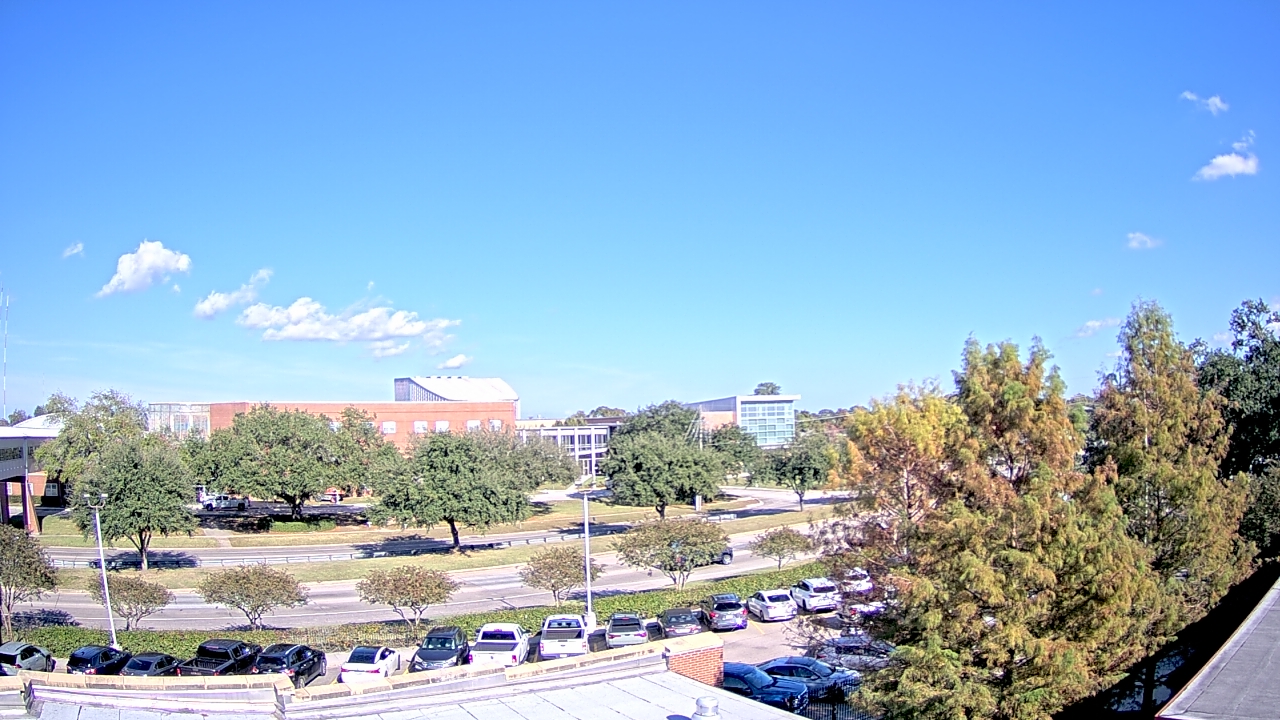Thumbnail for current weather camera view from Chalmette HS in Chalmette, Louisiana