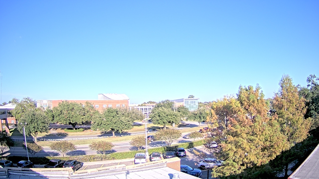 Thumbnail for current weather camera view from Chalmette HS in Chalmette, Louisiana