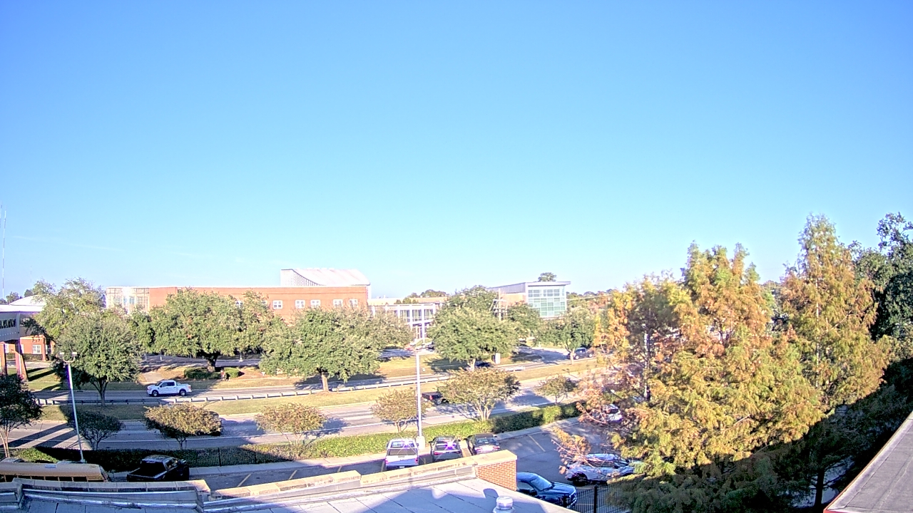 Thumbnail for current weather camera view from Chalmette HS in Chalmette, Louisiana