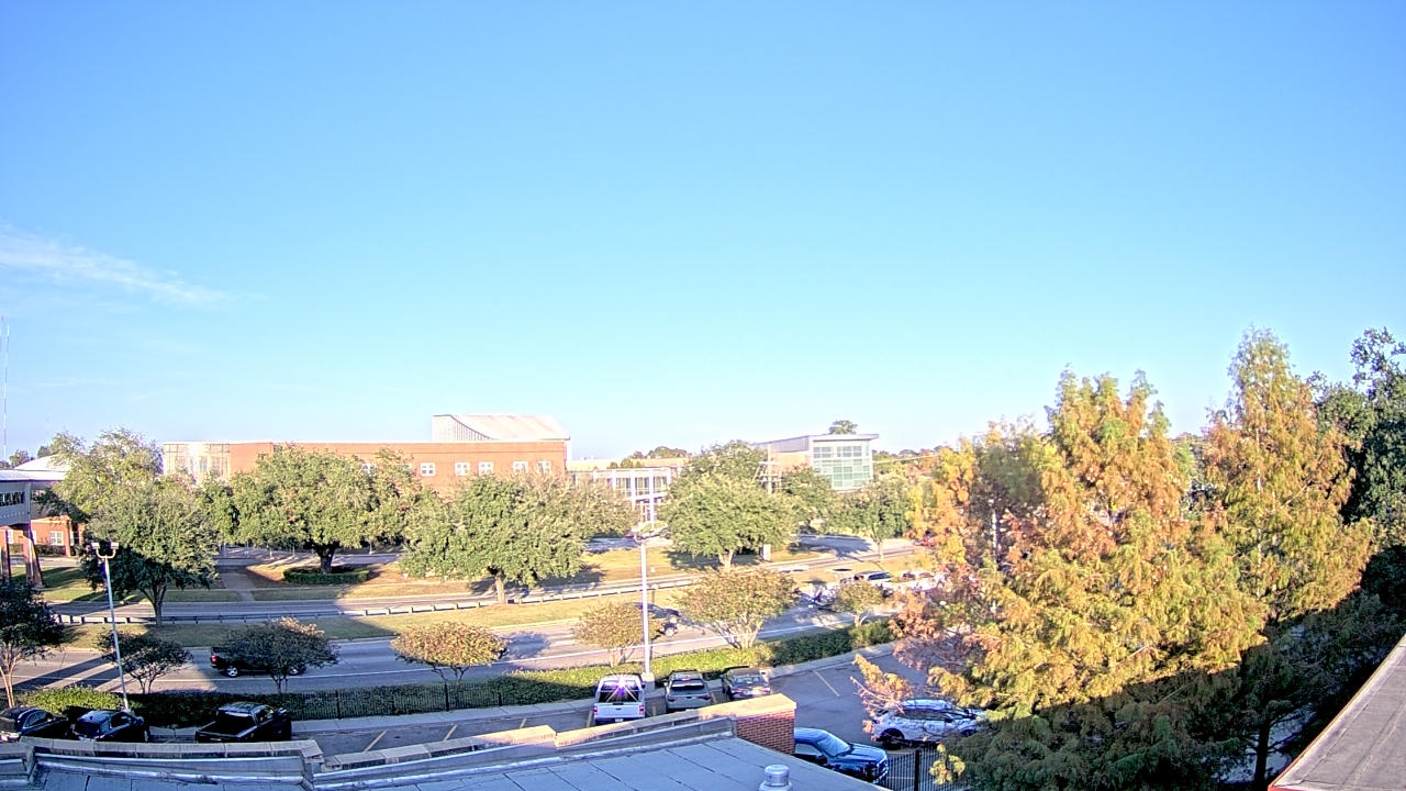 Thumbnail for current weather camera view from Chalmette HS in Chalmette, Louisiana