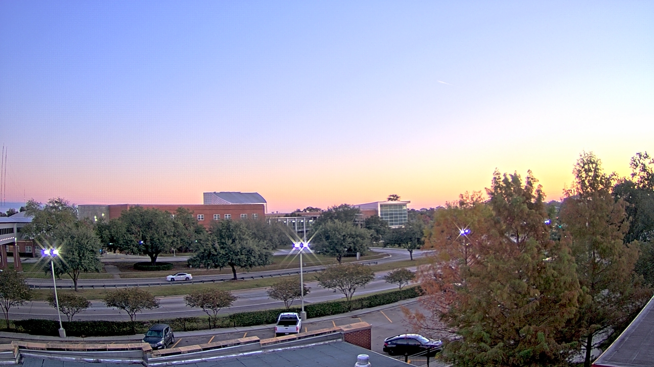 Thumbnail for current weather camera view from Chalmette HS in Chalmette, Louisiana