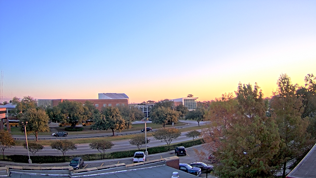 Thumbnail for current weather camera view from Chalmette HS in Chalmette, Louisiana