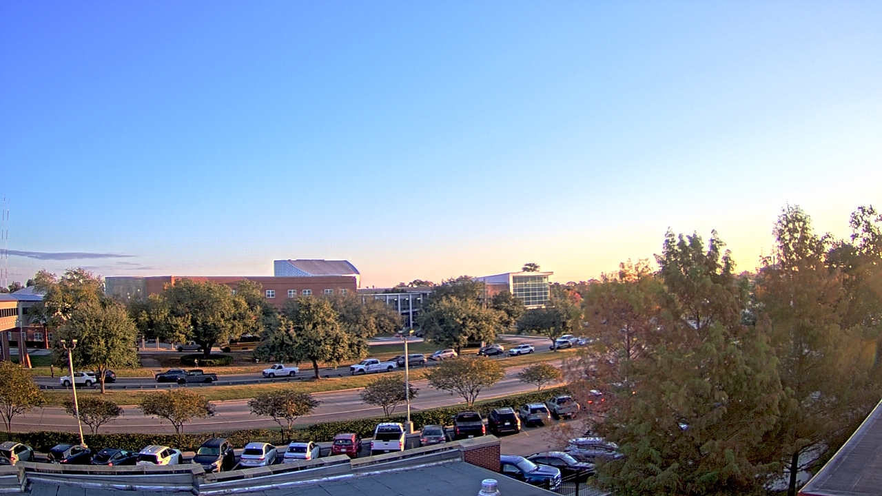 Thumbnail for current weather camera view from Chalmette HS in Chalmette, Louisiana