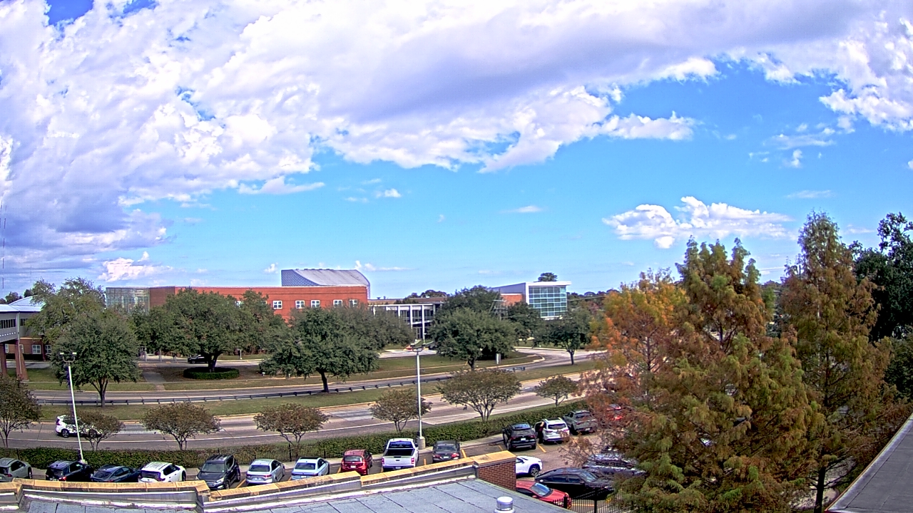 Thumbnail for current weather camera view from Chalmette HS in Chalmette, Louisiana