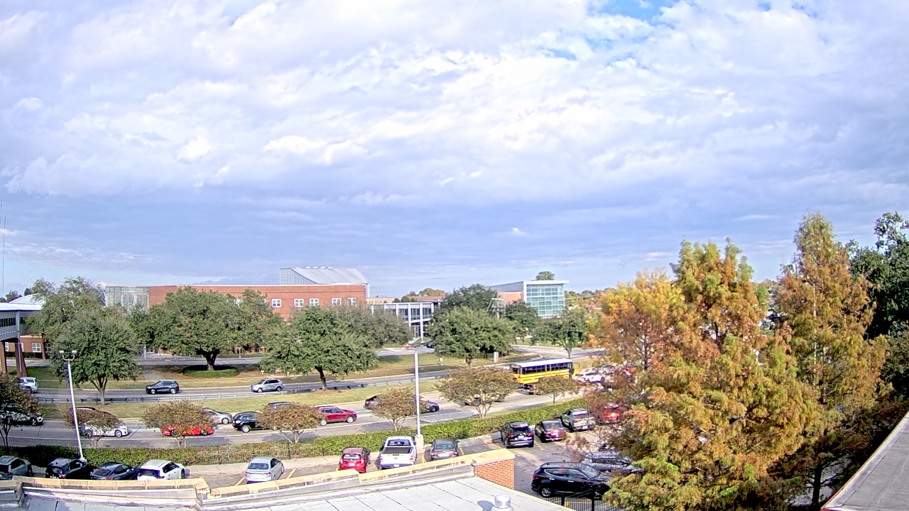 Thumbnail for current weather camera view from Chalmette HS in Chalmette, Louisiana