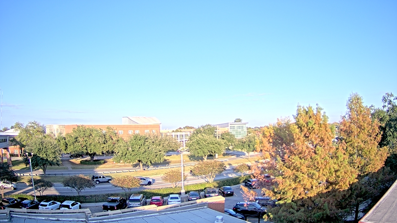 Thumbnail for current weather camera view from Chalmette HS in Chalmette, Louisiana