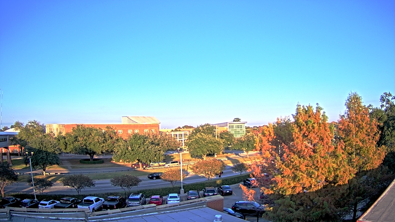 Thumbnail for current weather camera view from Chalmette HS in Chalmette, Louisiana