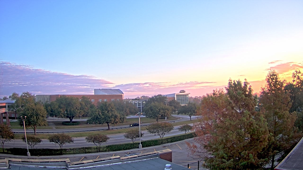 Thumbnail for current weather camera view from Chalmette HS in Chalmette, Louisiana