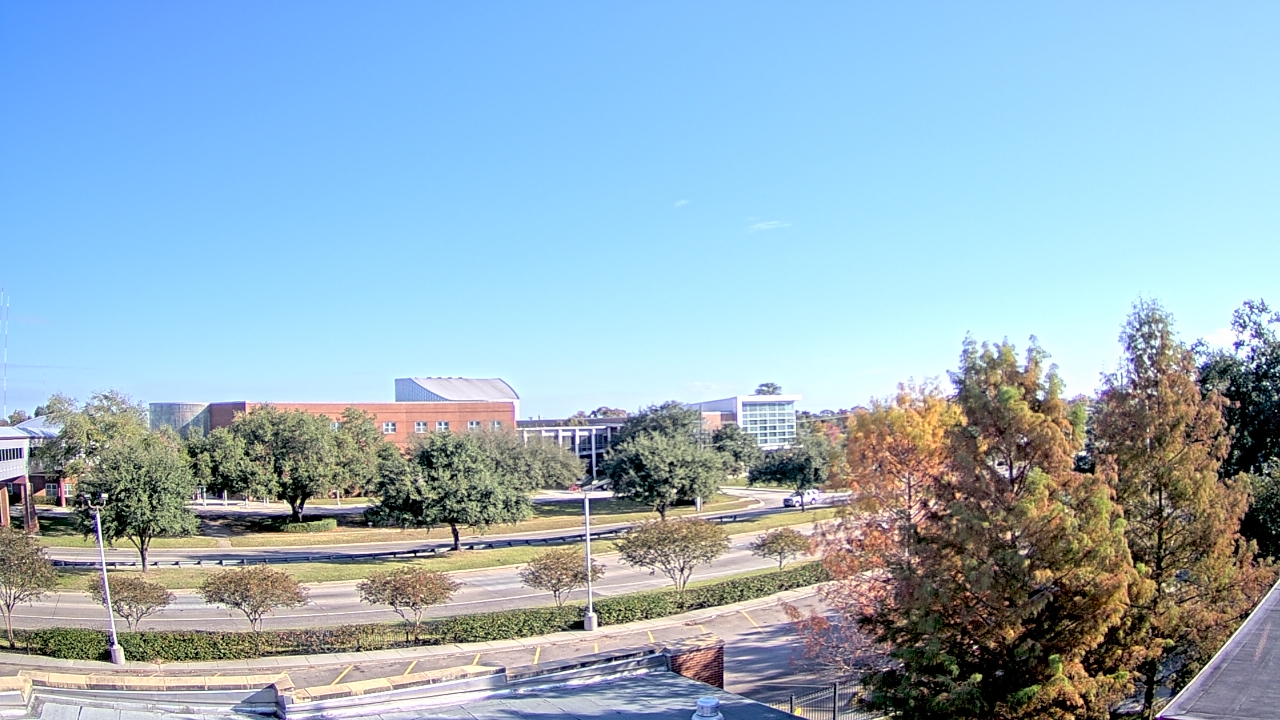 Thumbnail for current weather camera view from Chalmette HS in Chalmette, Louisiana