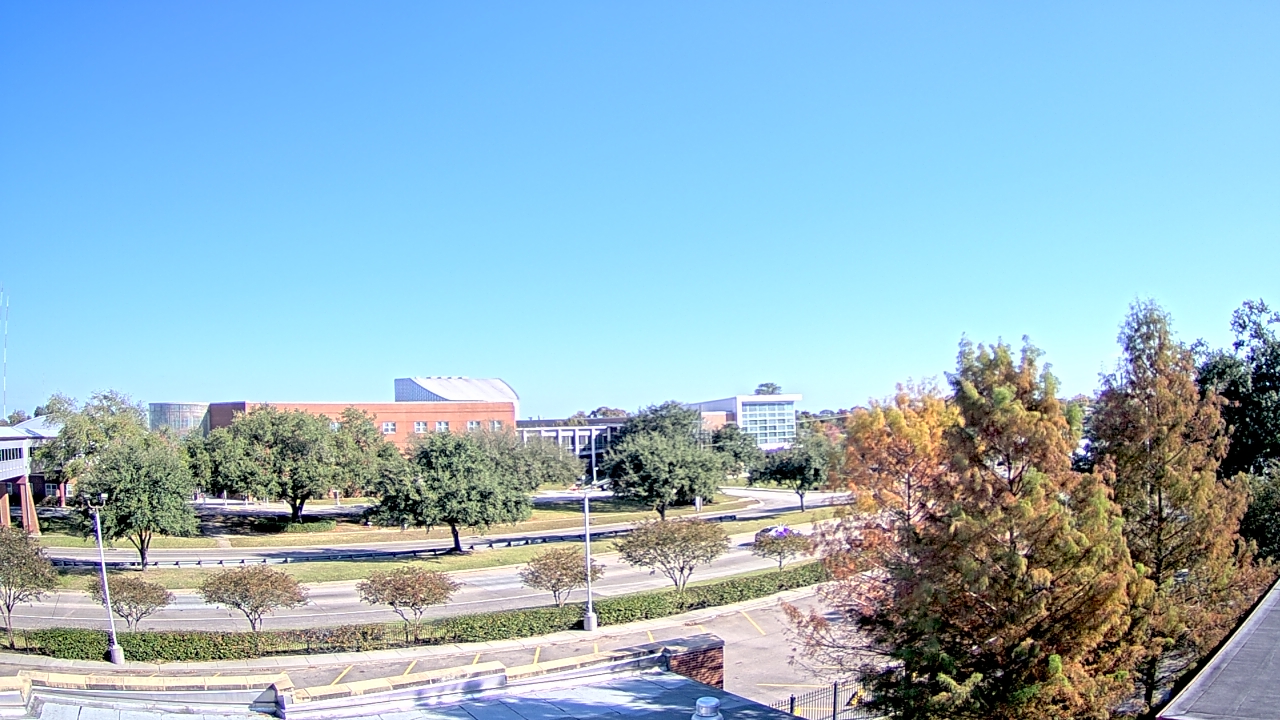 Thumbnail for current weather camera view from Chalmette HS in Chalmette, Louisiana