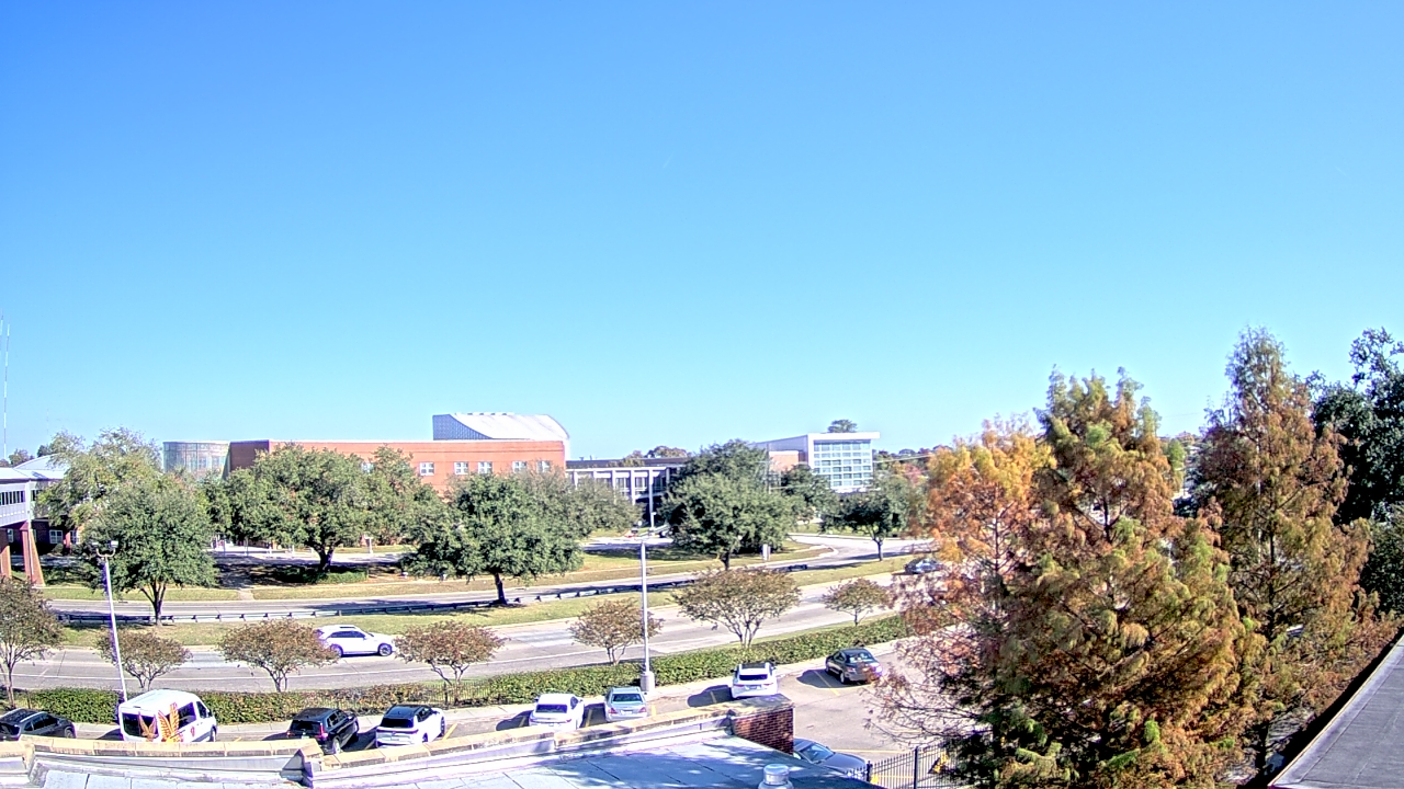 Thumbnail for current weather camera view from Chalmette HS in Chalmette, Louisiana