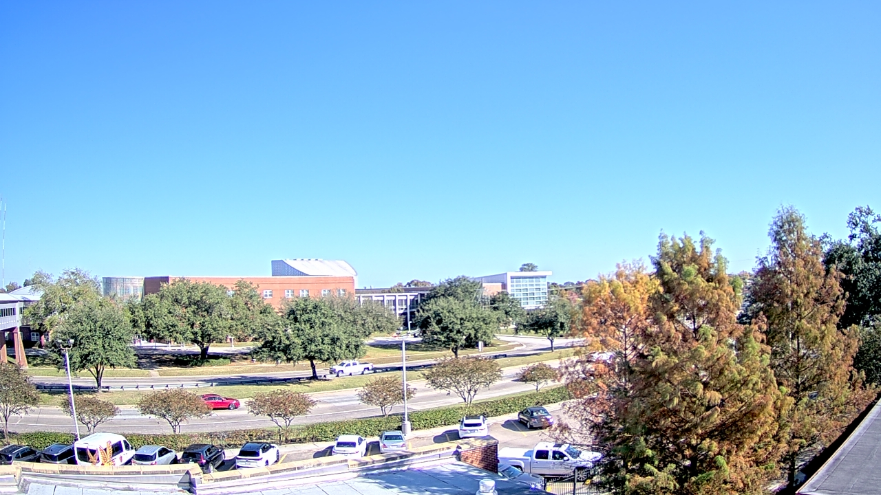 Thumbnail for current weather camera view from Chalmette HS in Chalmette, Louisiana