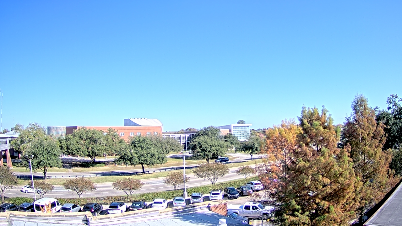 Thumbnail for current weather camera view from Chalmette HS in Chalmette, Louisiana