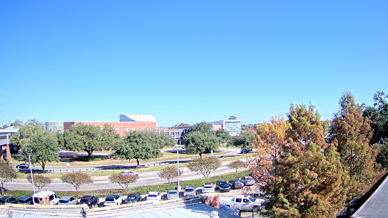 Thumbnail for current weather camera view from Chalmette HS in Chalmette, Louisiana