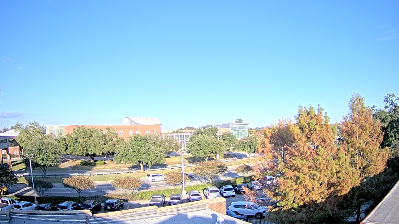 Thumbnail for current weather camera view from Chalmette HS in Chalmette, Louisiana