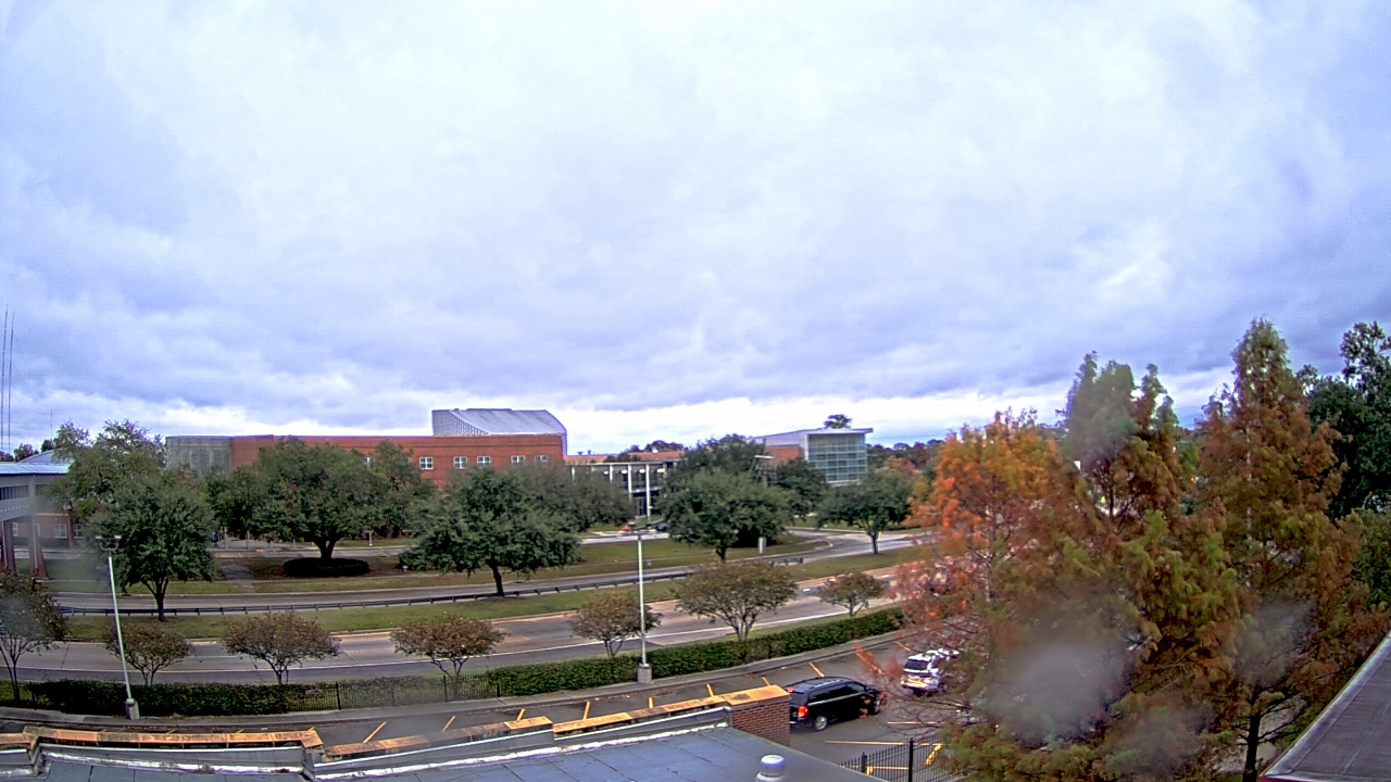 Thumbnail for current weather camera view from Chalmette HS in Chalmette, Louisiana