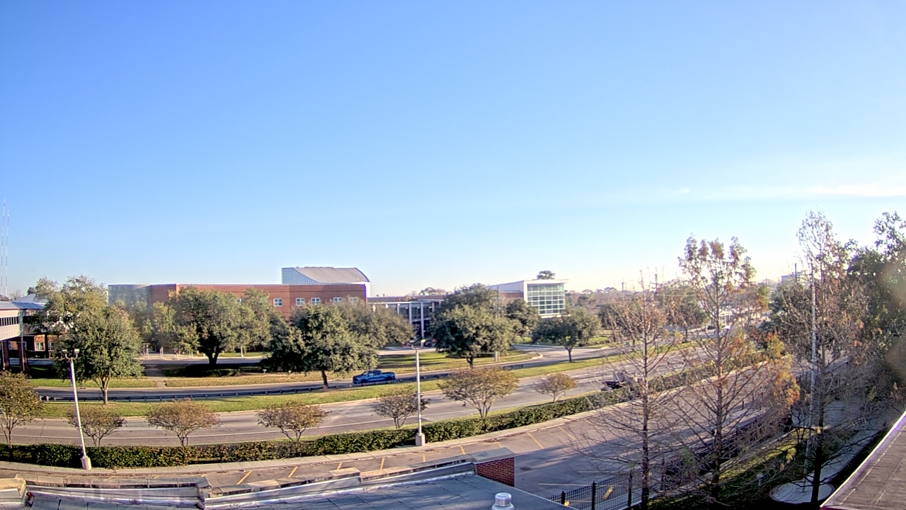 Thumbnail for current weather camera view from Chalmette HS in Chalmette, Louisiana