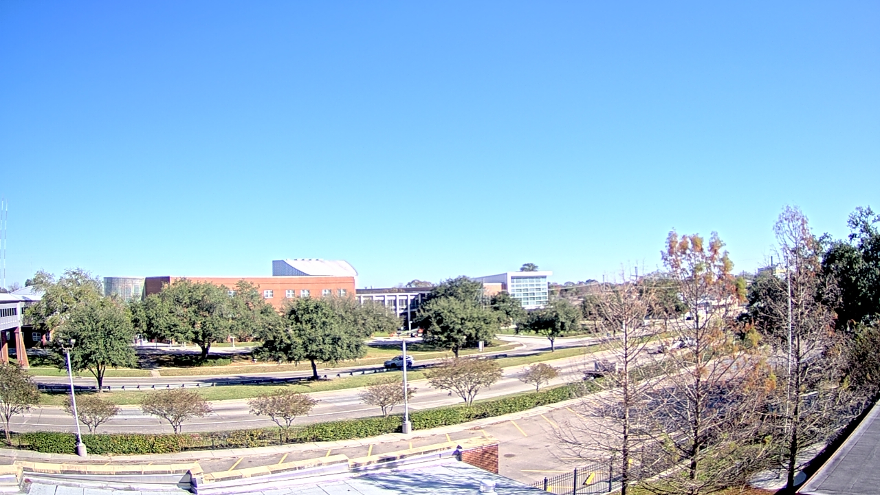 Thumbnail for current weather camera view from Chalmette HS in Chalmette, Louisiana