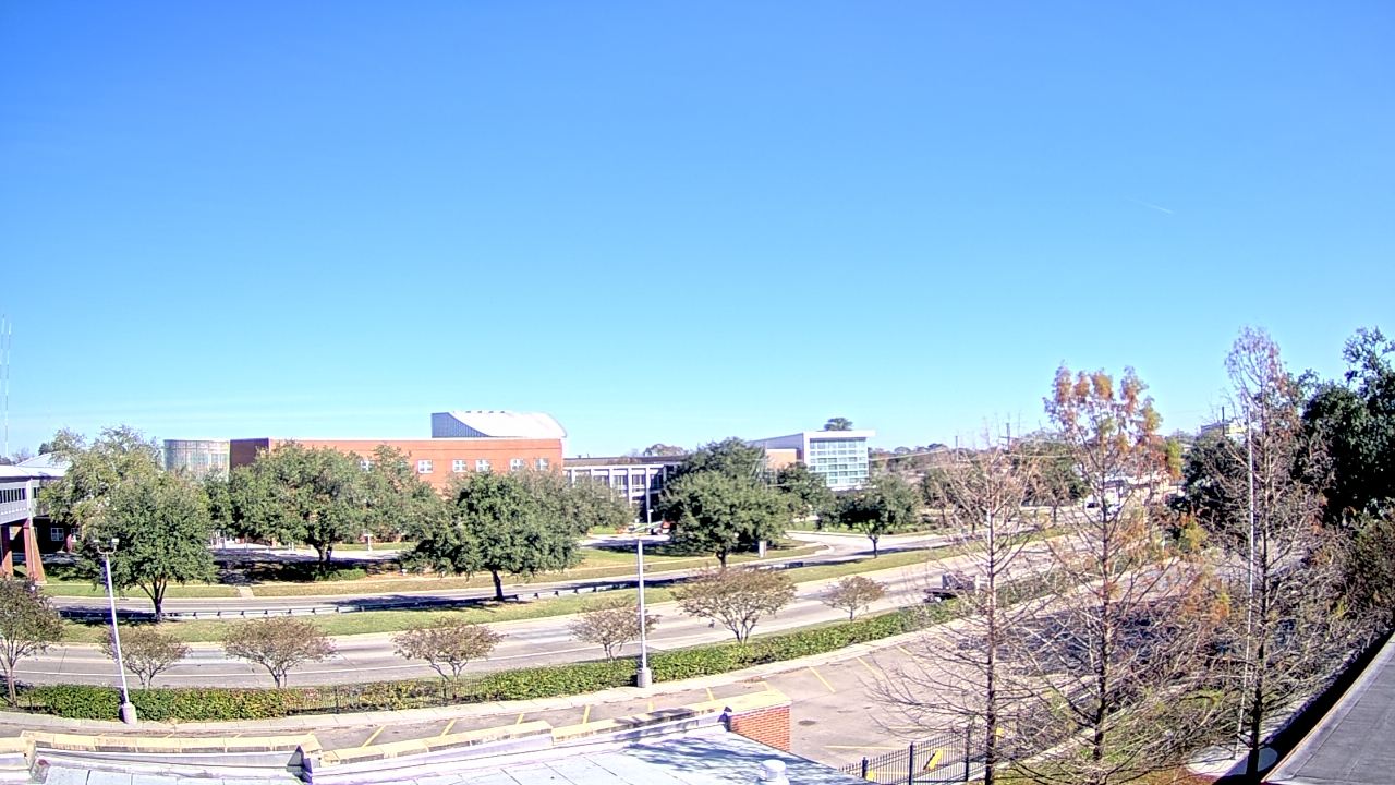 Thumbnail for current weather camera view from Chalmette HS in Chalmette, Louisiana