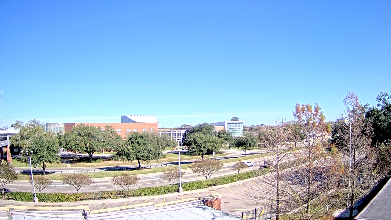 Thumbnail for current weather camera view from Chalmette HS in Chalmette, Louisiana
