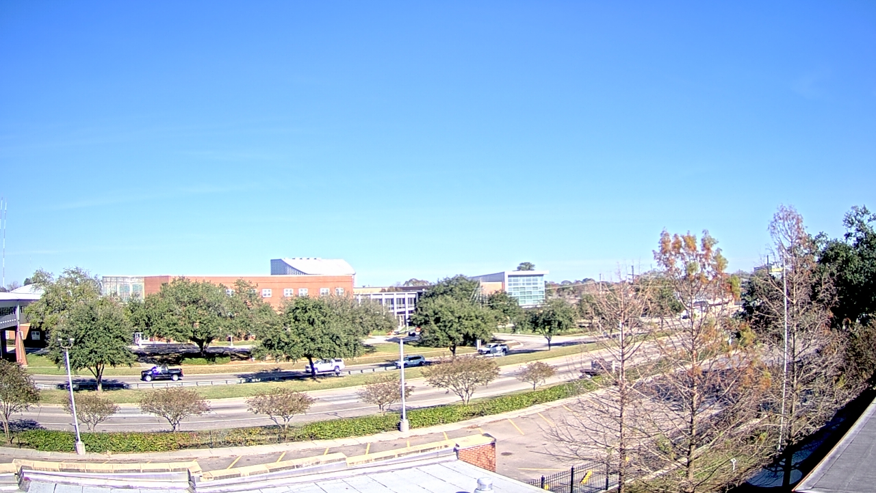 Thumbnail for current weather camera view from Chalmette HS in Chalmette, Louisiana