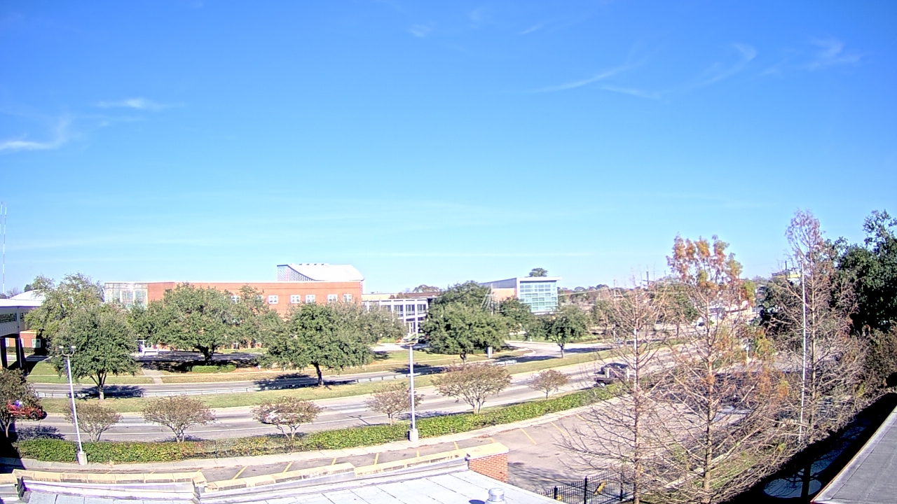 Thumbnail for current weather camera view from Chalmette HS in Chalmette, Louisiana