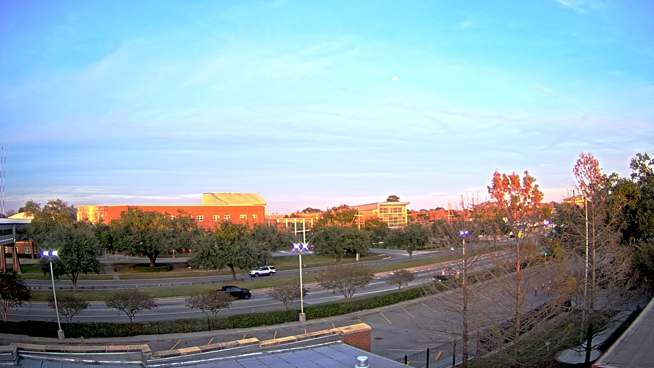 Thumbnail for current weather camera view from Chalmette HS in Chalmette, Louisiana