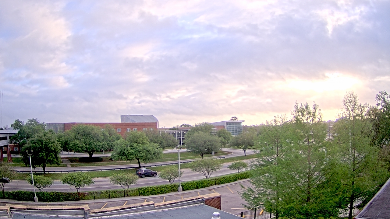 Thumbnail for current weather camera view from Chalmette HS in Chalmette, Louisiana