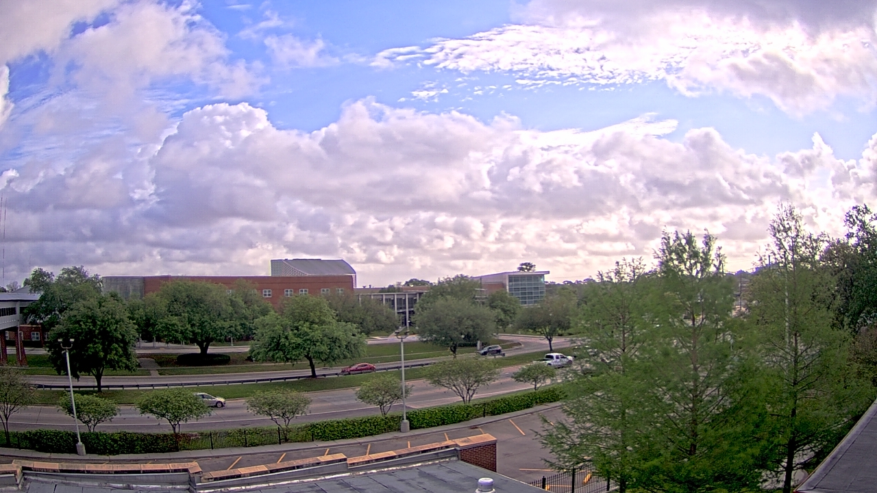 Thumbnail for current weather camera view from Chalmette HS in Chalmette, Louisiana