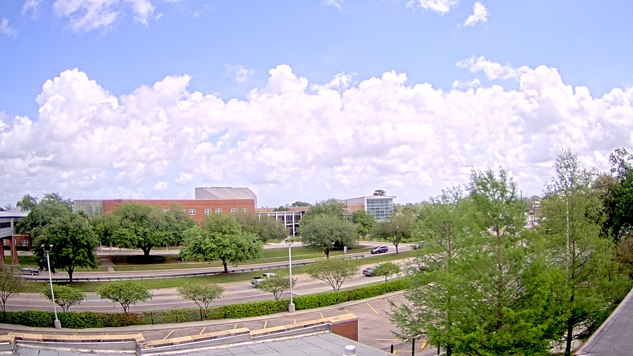 Thumbnail for current weather camera view from Chalmette HS in Chalmette, Louisiana
