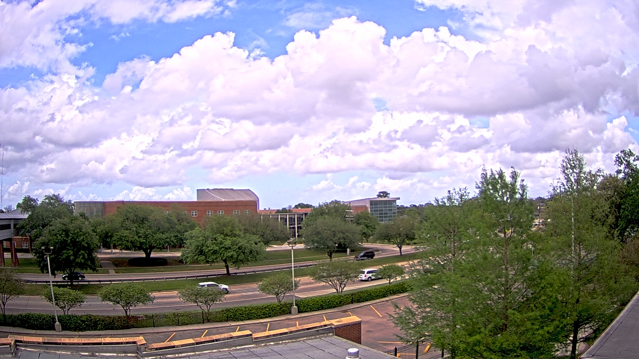 Thumbnail for current weather camera view from Chalmette HS in Chalmette, Louisiana