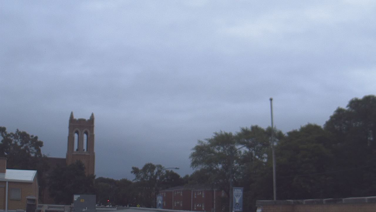 Thumbnail for current weather camera view from St Philip Lutheran School in Chicago, Illinois