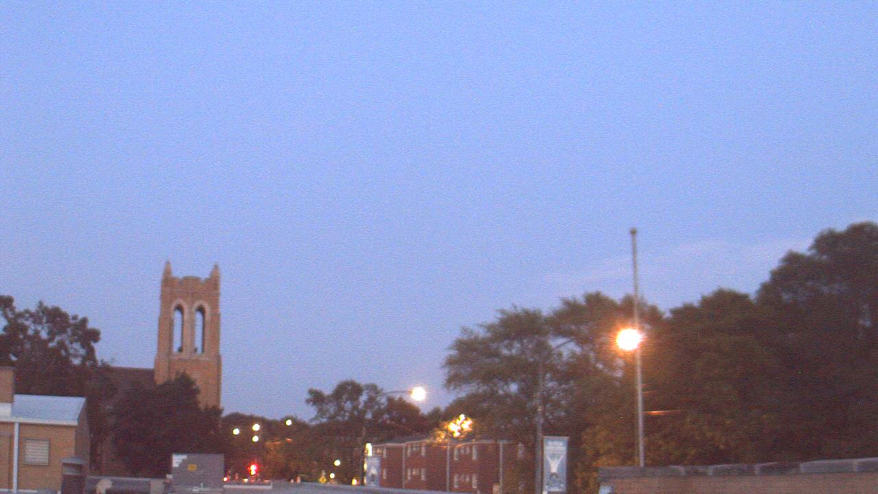 Thumbnail for current weather camera view from St Philip Lutheran School in Chicago, Illinois