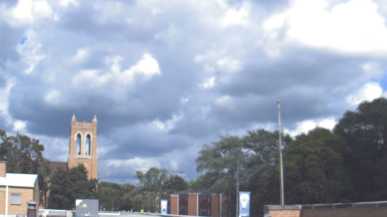 Thumbnail for current weather camera view from St Philip Lutheran School in Chicago, Illinois