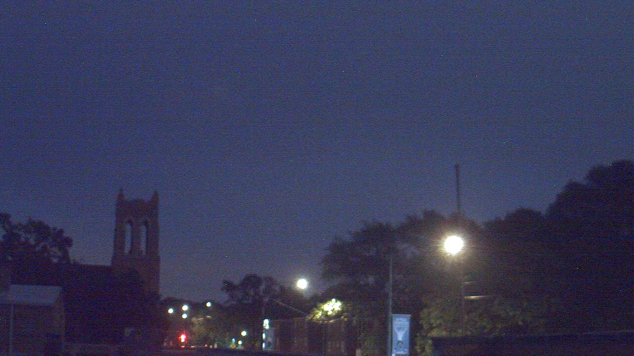 Thumbnail for current weather camera view from St Philip Lutheran School in Chicago, Illinois