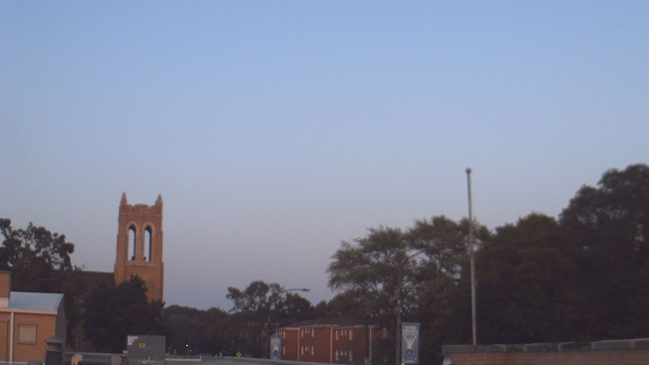 Thumbnail for current weather camera view from St Philip Lutheran School in Chicago, Illinois
